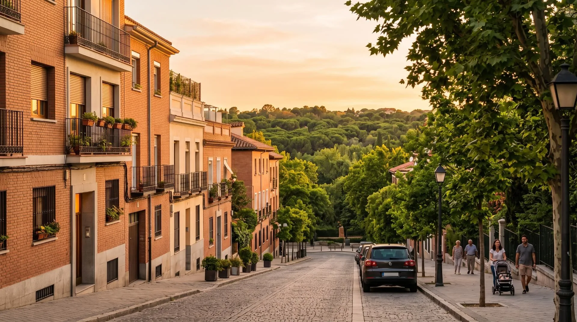 Calle empedrada con vistas a la Casa de Campo, distrito de Latina, Madrid