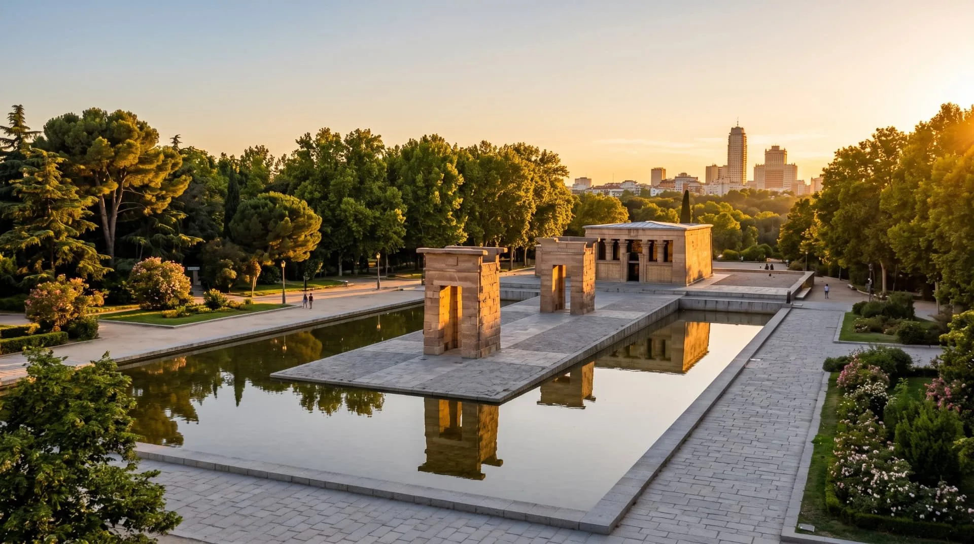 Templo de Debod e Parque del Oeste al tramonto, distretto di Moncloa-Aravaca, Madrid