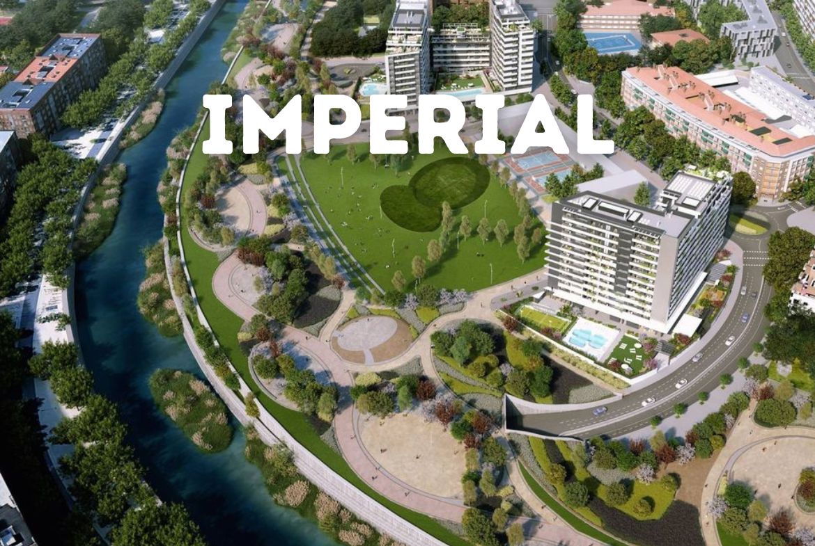 Render aéreo del proyecto Mahou-Calderón y Madrid Río con el texto "IMPERIAL", mostrando el gran potencial para quienes deciden invertir en el barrio Imperial de Madrid.